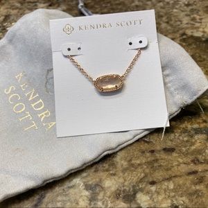 Kendra Scott Elisa Necklace in Rose Gold with Rose Quartz stone